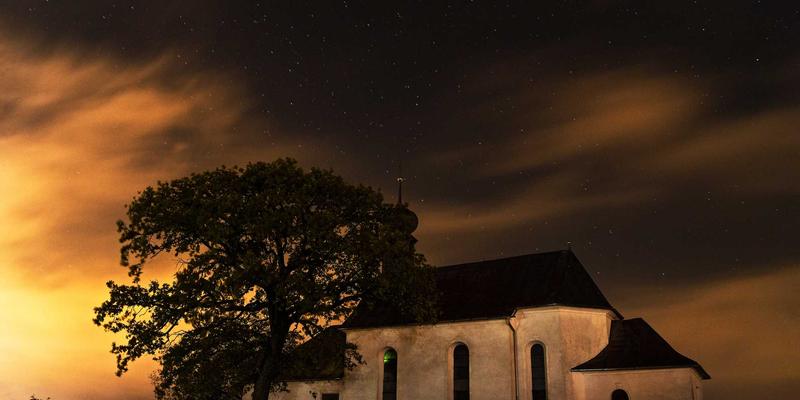 Breaking与Popping舞者必看：街舞文化与时尚潮流融合穿搭指南